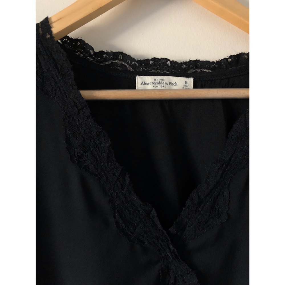👚 Abercrombie Satin Blouse - Picture 2 of 2